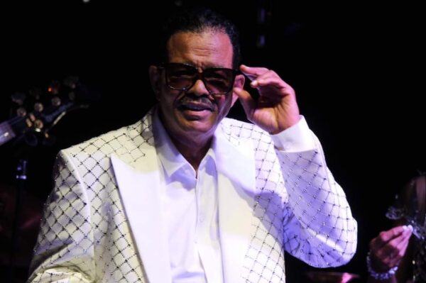 Bluesman Freddie B pays Tribute to Johnnie Taylor and Lou Rawls!