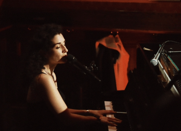 Jazz Singer / Songwriter Izze Stein